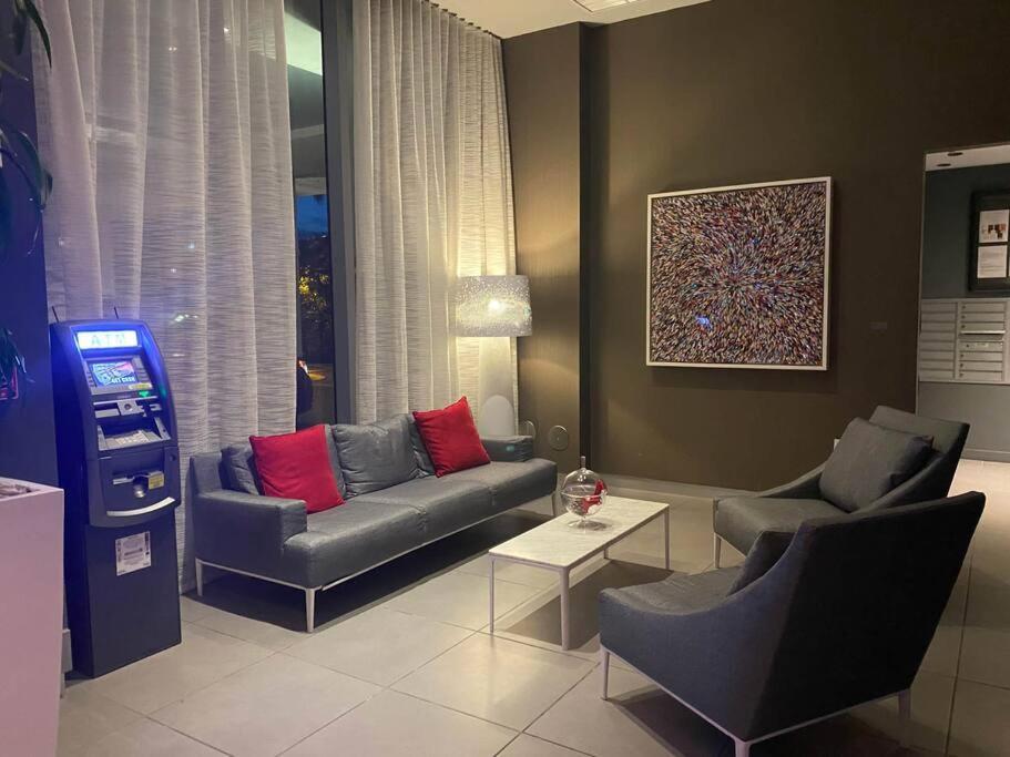 Dream Beach Apt 1BR Kitchen & Pool Access 06A — Hallandale Beach — photo 3