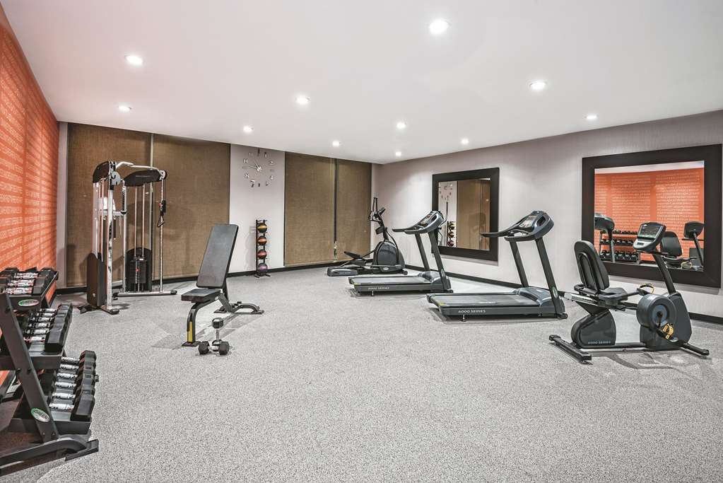 La Quinta Inn & Suites by Wyndham Dallas Grand Prairie North - photo 9