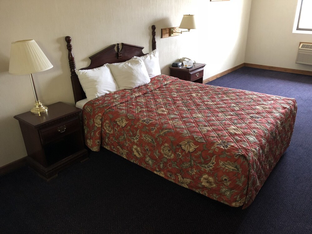 Denison Inn & Suites - photo 10