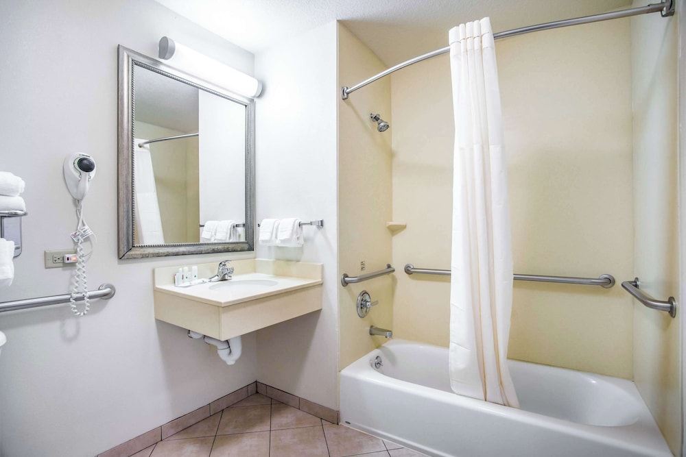 Quality Inn Parsons North - photo 27