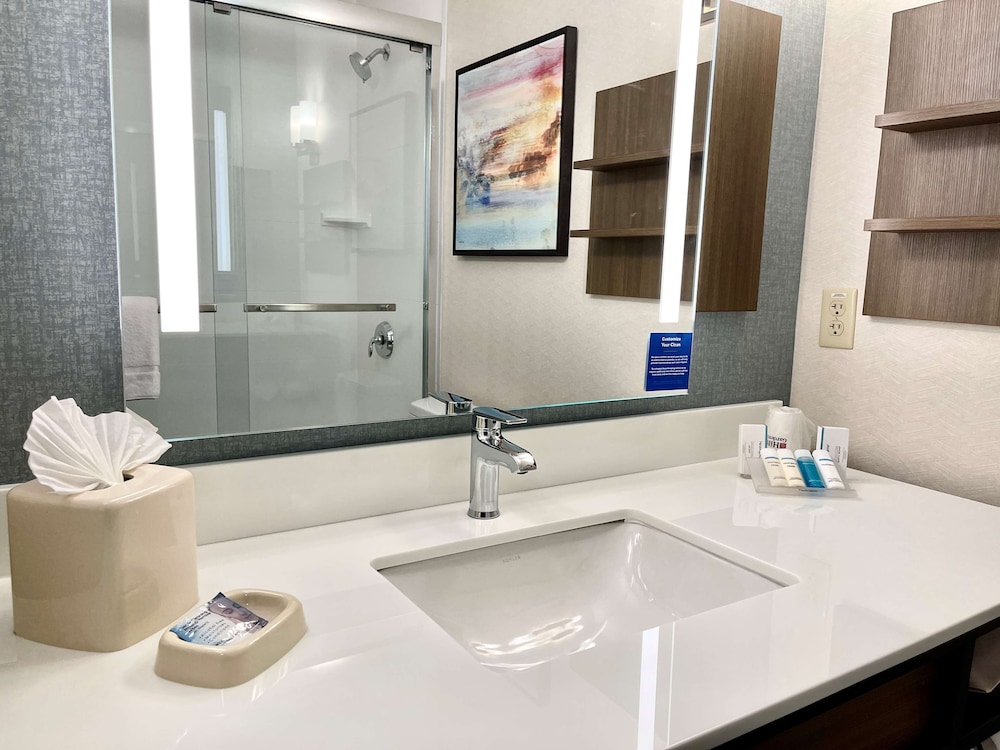 Hilton Garden Inn Oconomowoc - photo 37