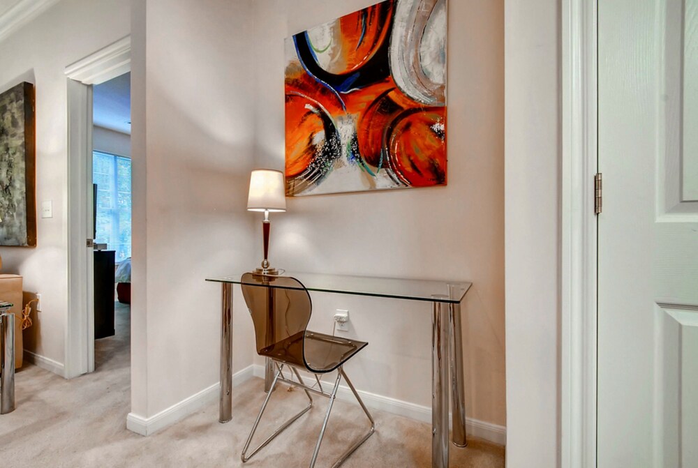 Global Luxury Suites at the Junction - photo 19