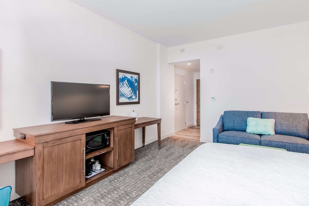 Hampton Inn & Suites Panama City Beach Beachfront - photo 42