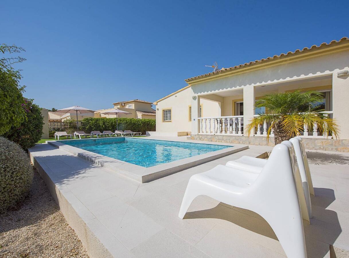 Villa Mila 10 PlusHolidays — 5-Star Luxury Hotel in Calp, Spain