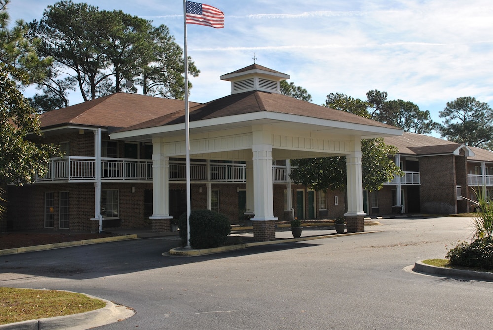 America's Best Inn and Suites Beaufort - photo 2
