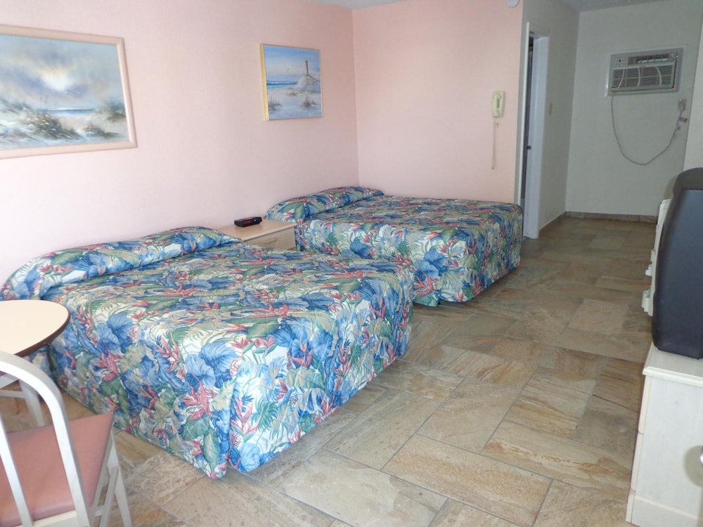 Quarterdeck Motel - photo 6
