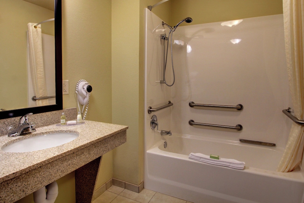 Cobblestone Inn & Suites Harvey - photo 29