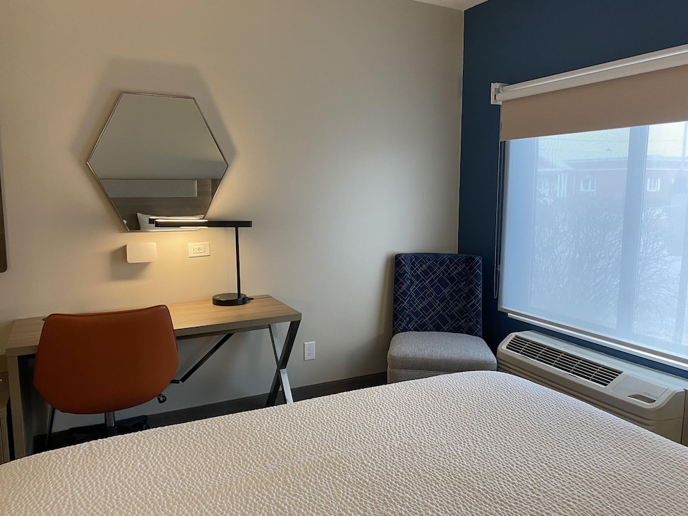 Holiday Inn Express Hotel & Suites Plymouth by IHG - photo 15