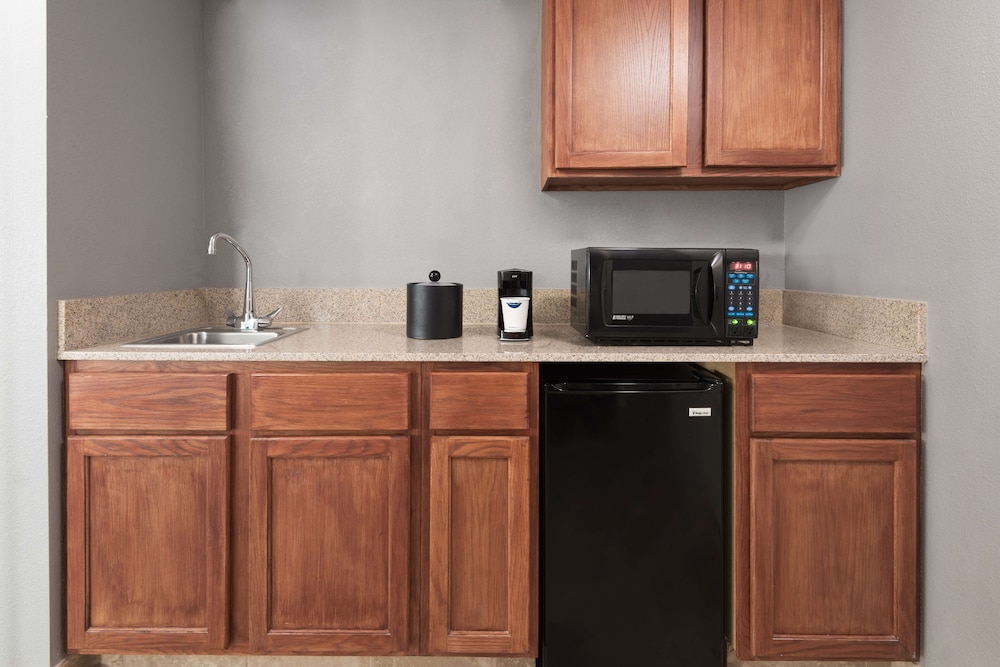 Hampton Inn Ellenton Bradenton - photo 21