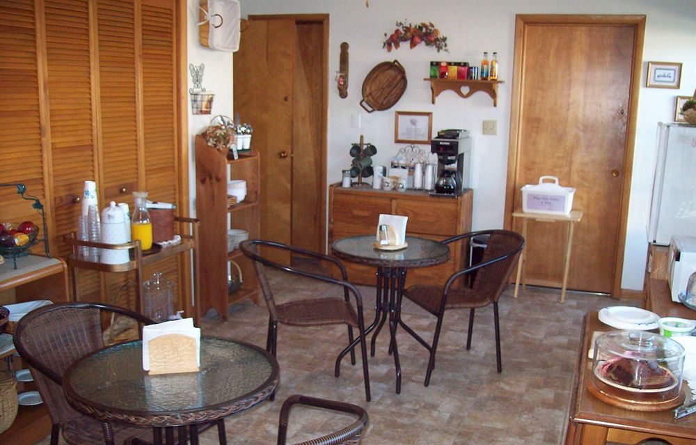 The Plaza Motel - photo 8