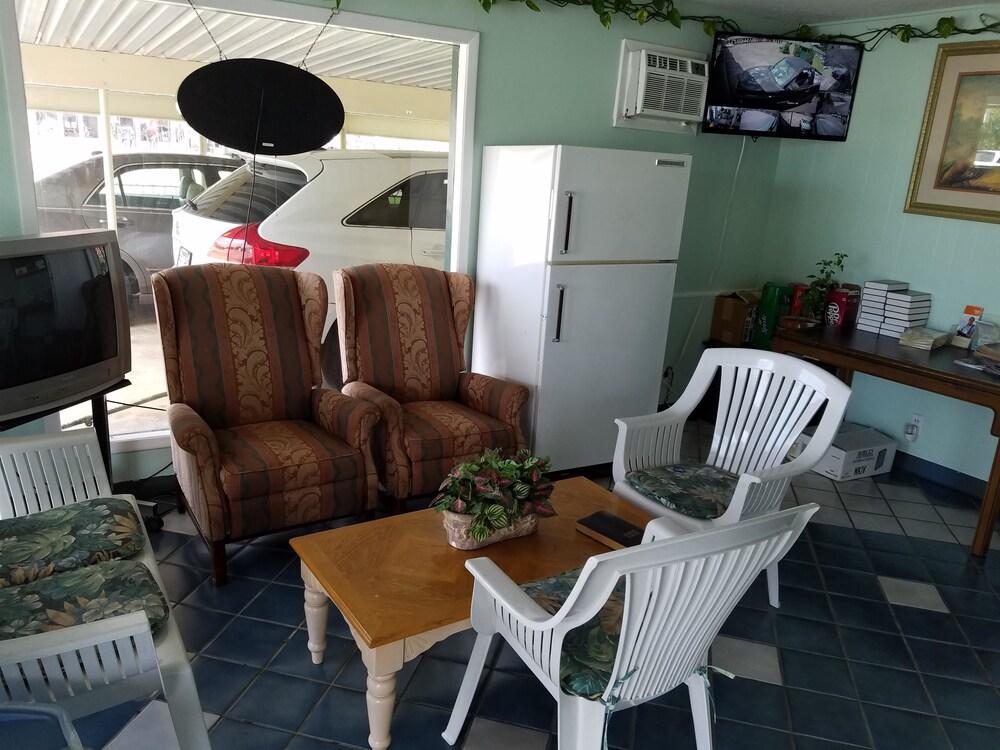 Oak Park Motel - photo 8