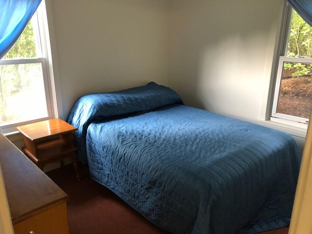 West Winds Motel & Cottages - photo 45