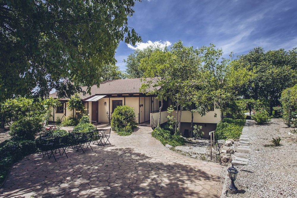 Hotel Rural Pago De Tharsys — Requena