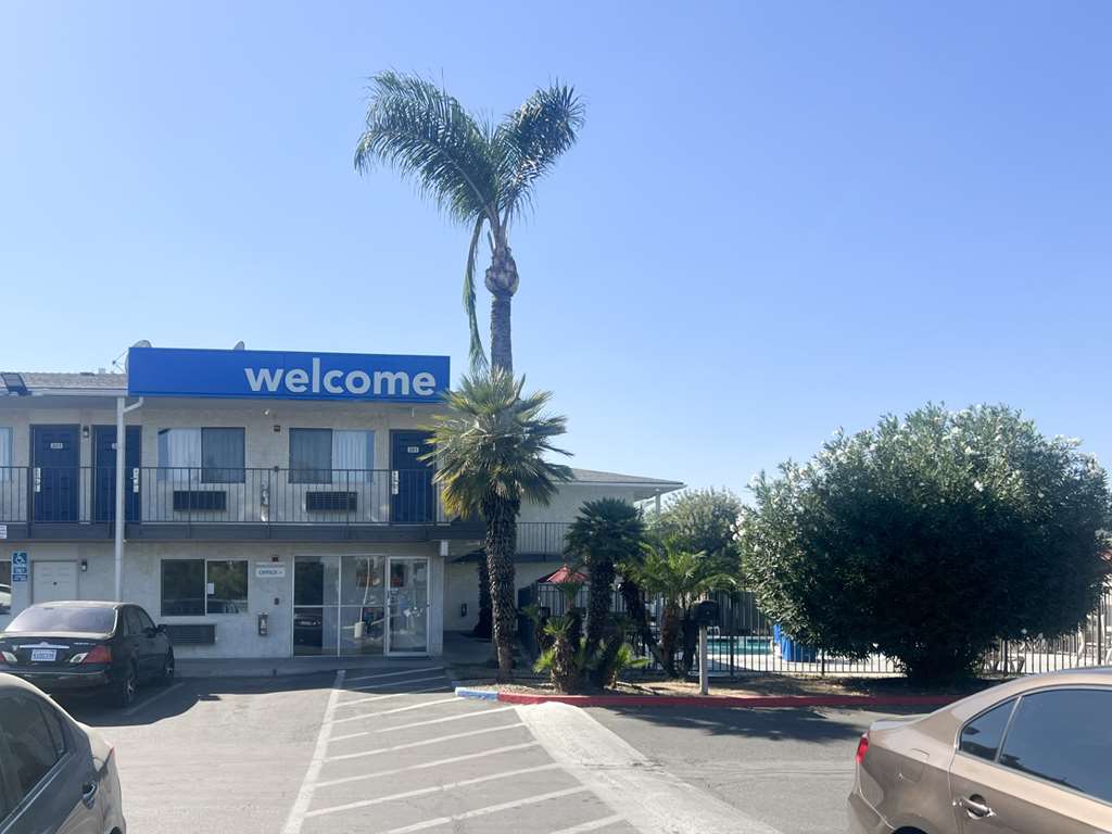 Motel 6 Tulare CA - featured photo