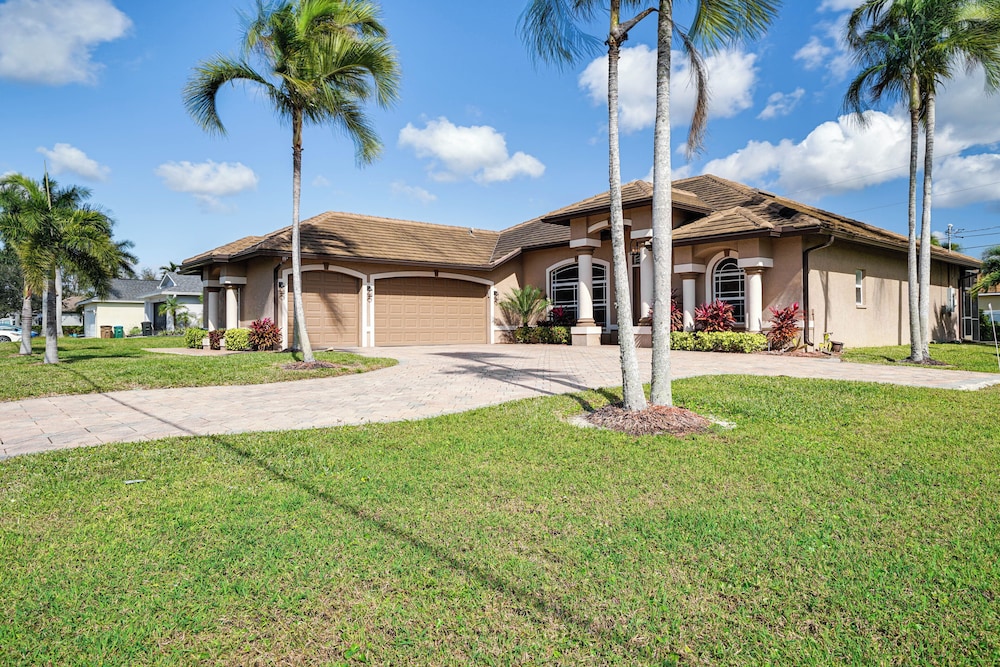 Spacious Oasis w Lagoon Pool & Spa in Cape Coral - photo 14