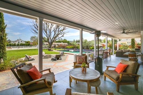 Stunning Home in Orange County with Stables — 4-Star Luxury Hotel in Orange, United States