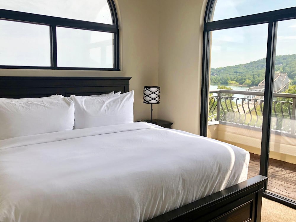 D'Monaco Luxury Resort - photo 4
