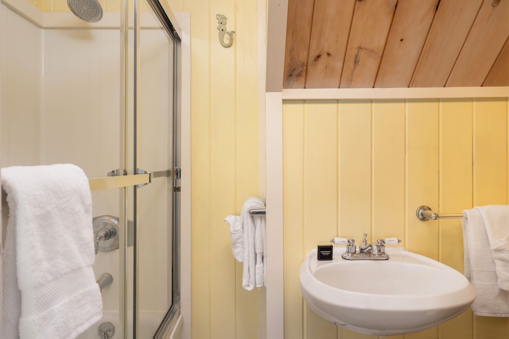Spruce Point Inn - photo 14