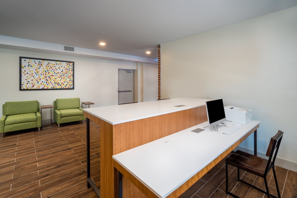 Holiday Inn Express And Suites Dahlonega University Area an IHG Hotel - photo 105
