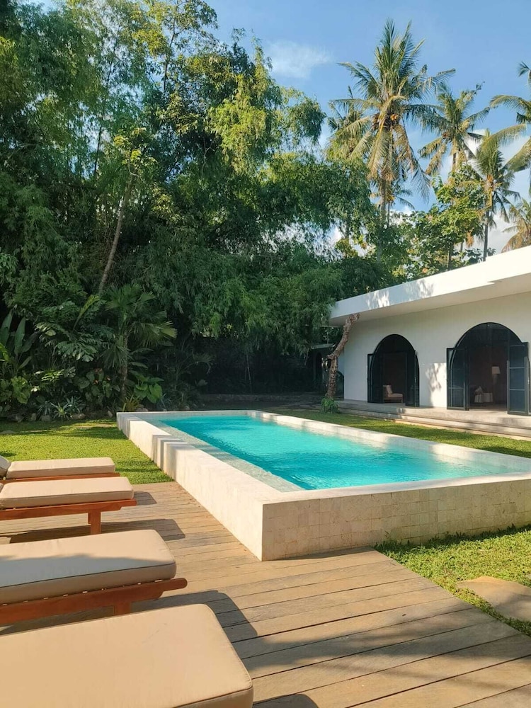 Villa Sungai 3BR in Havana Complex Need more space for your group Villa Cactus just next door offers 3 more bedrooms with a private pool book both villas together for up to 12 guests in one peaceful setting — 4-Star Luxury Hotel in Lovina, Indonesia