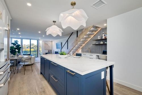 Oceanfront Luxury Remodel Pool Walk To Dining — Encinitas