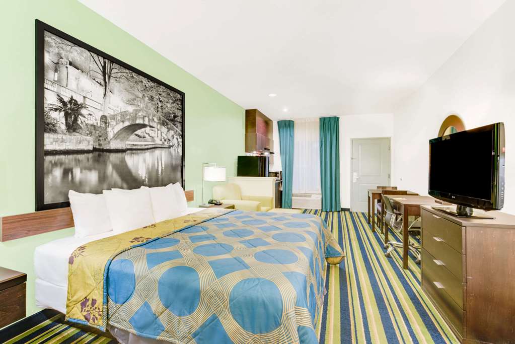 Super 8 by Wyndham Cotulla TX - photo 5