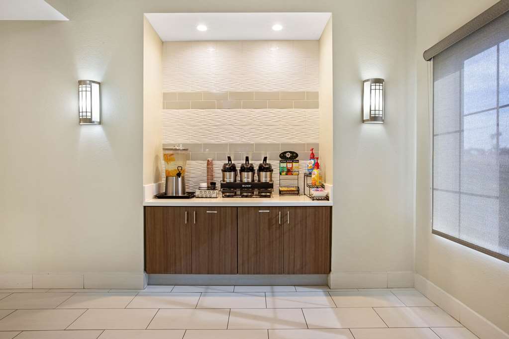 La Quinta Inn & Suites by Wyndham NE Long Beach Cypress - photo 30