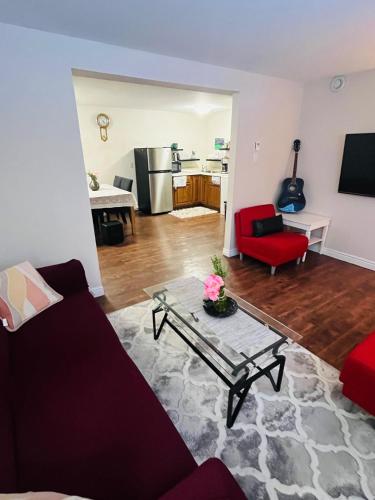 Basement unit with 2 bedrooms bath and living area — hotel in Lower Sackville