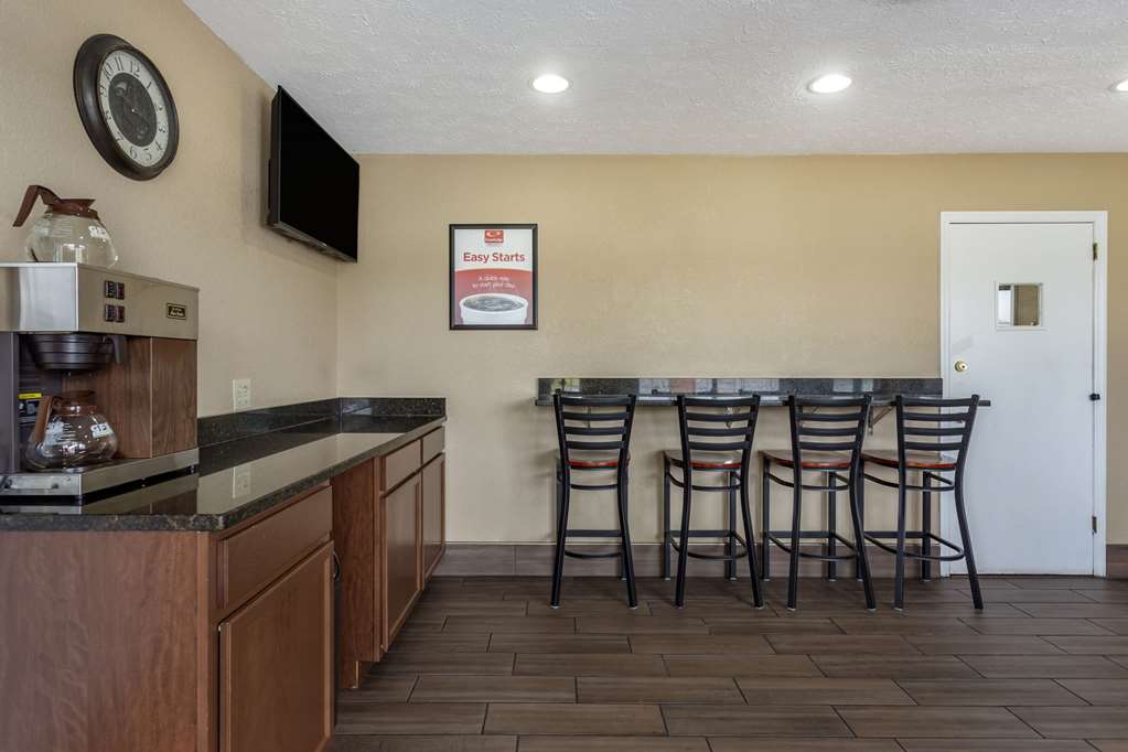 Econo Lodge Nashville North - photo 10