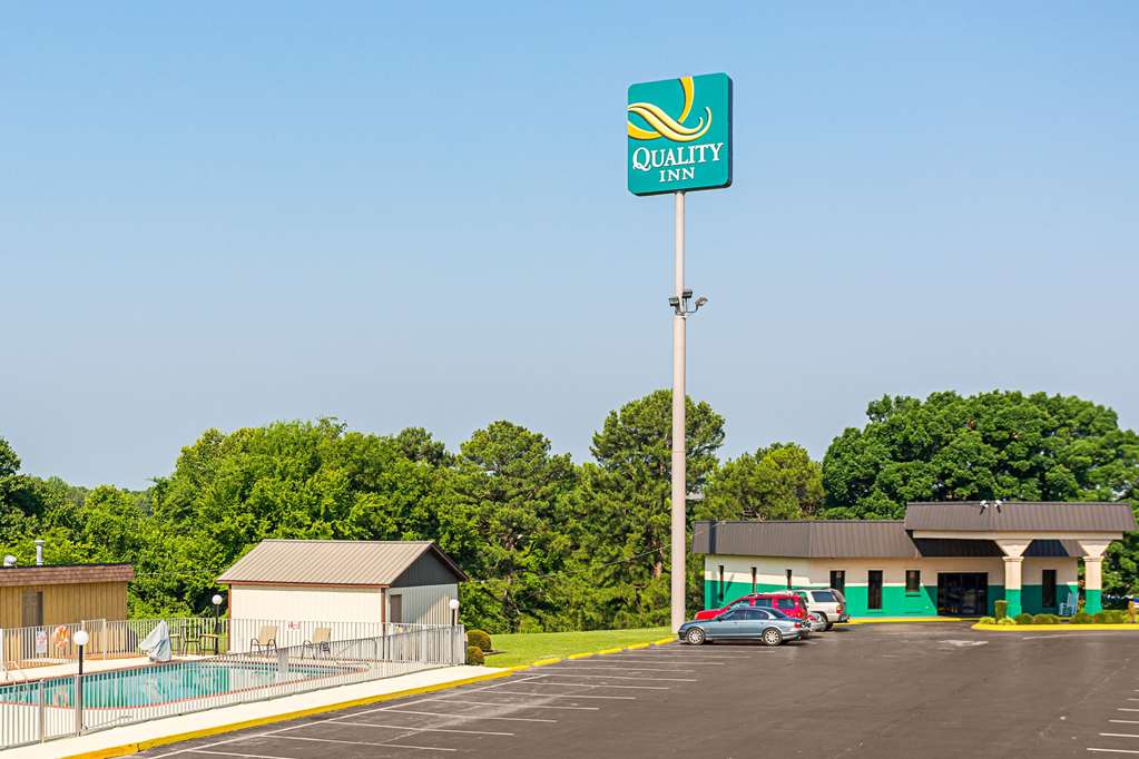 Quality Inn Hurricane Mills in Buffalo, United States