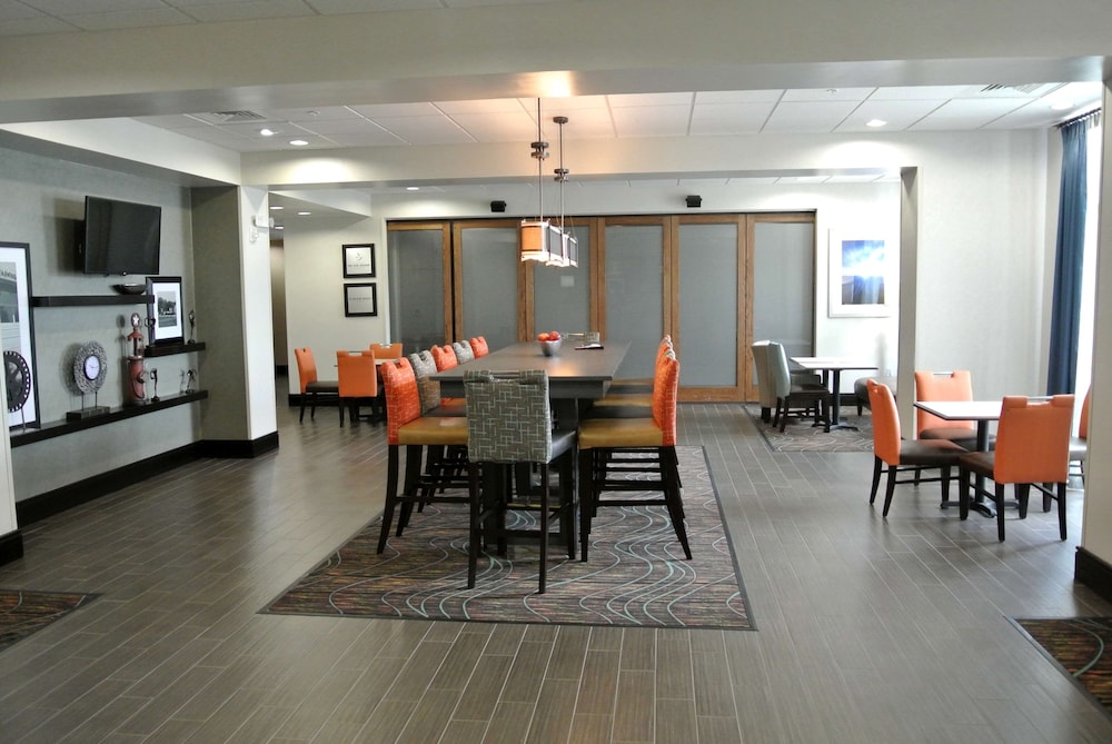 Hampton Inn Carrizo Springs - photo 3