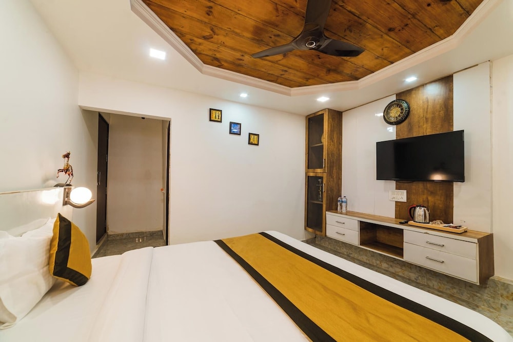Lake Mount - carbon neutral hotel in Unknown City