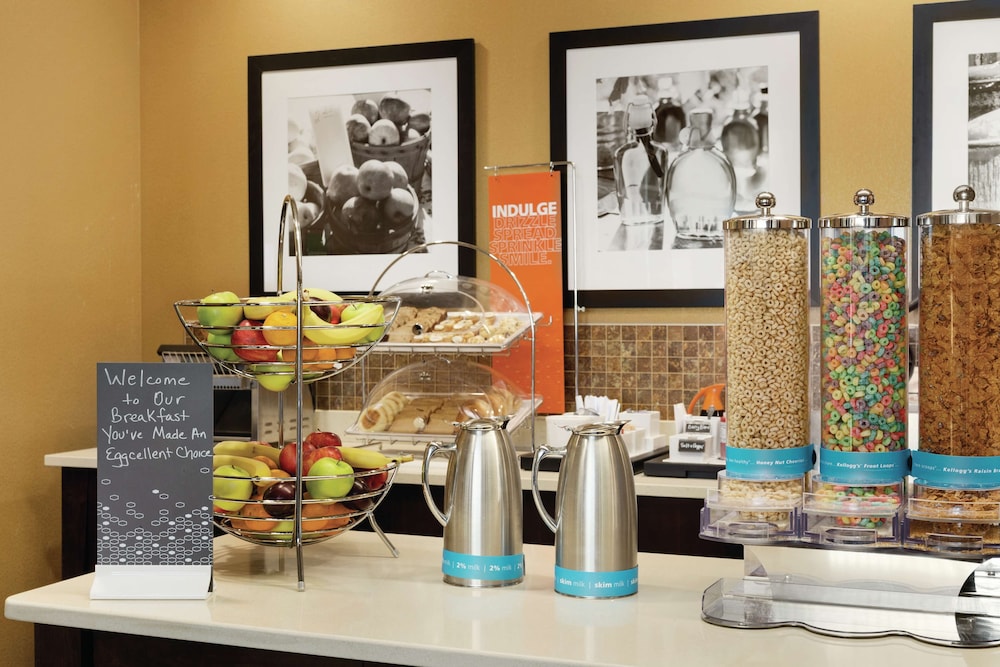 Hampton Inn St. Albans - photo 14