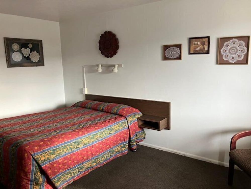 Tops Motel - photo 11