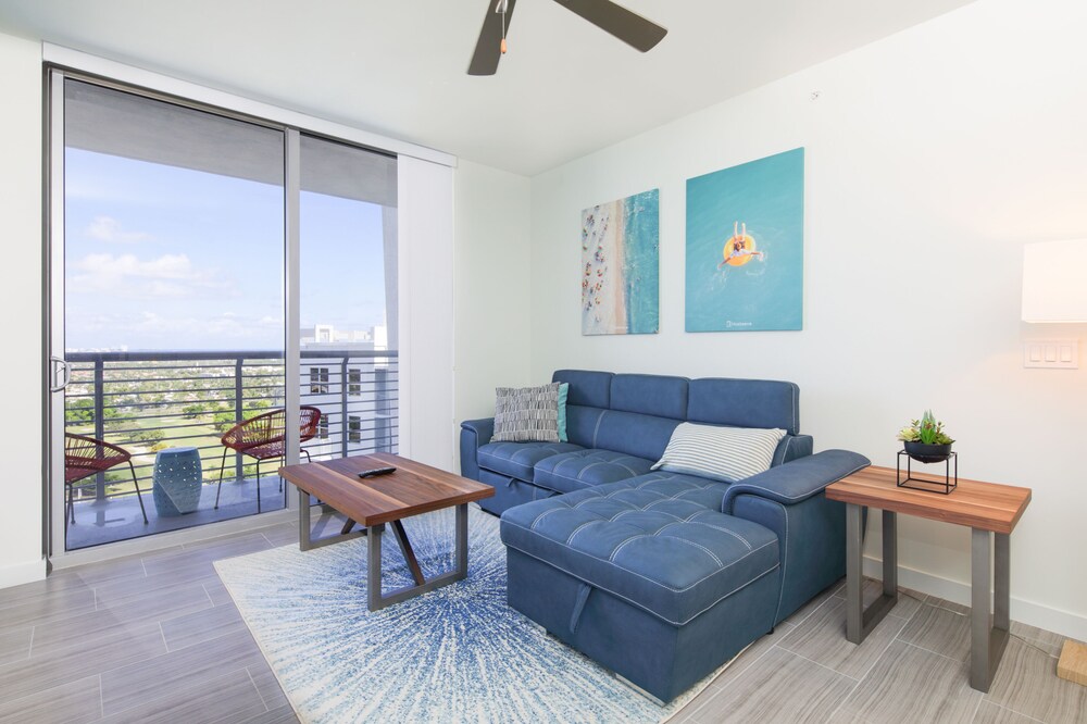 Luxury 2 BR Condos with Balcony — 4-Star Luxury Hotel in Hollywood, United States