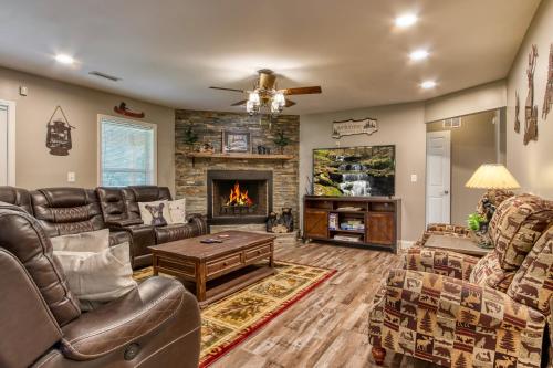 River Dance by HoneyBearCabins - last minute hotel in Sevierville