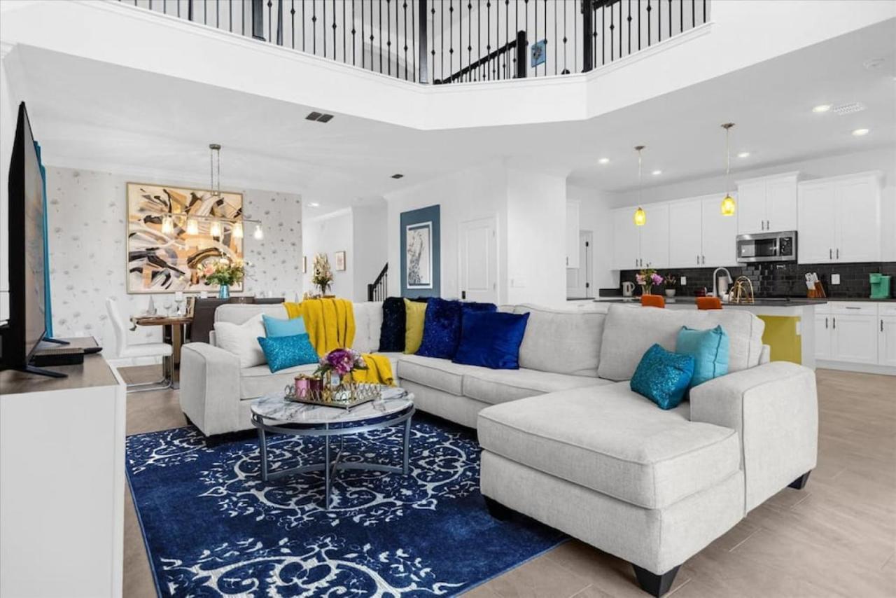 Stylish Resort Villa w Pool Near Disney Gated 5BR — 4-Star Luxury Hotel in Kissimmee, United States