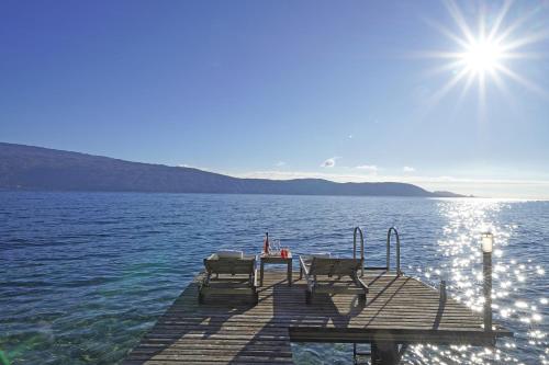 Villa Vinessa beachfront retreat — 4-Star Luxury Hotel in Toscolano Maderno, Italy