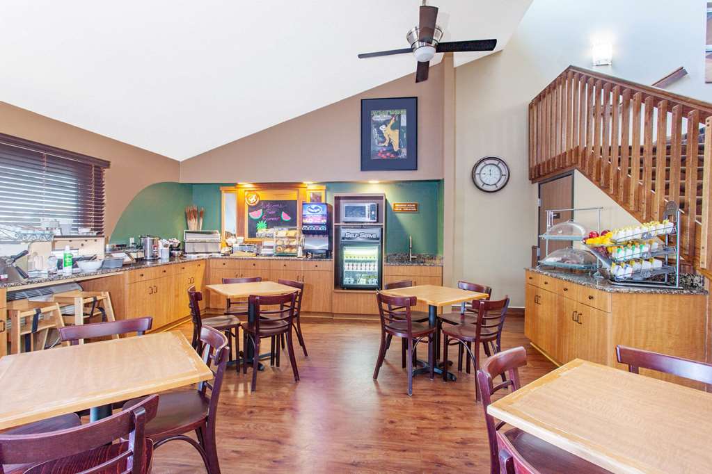 AmericInn by Wyndham St. Cloud MN I 94 - photo 13