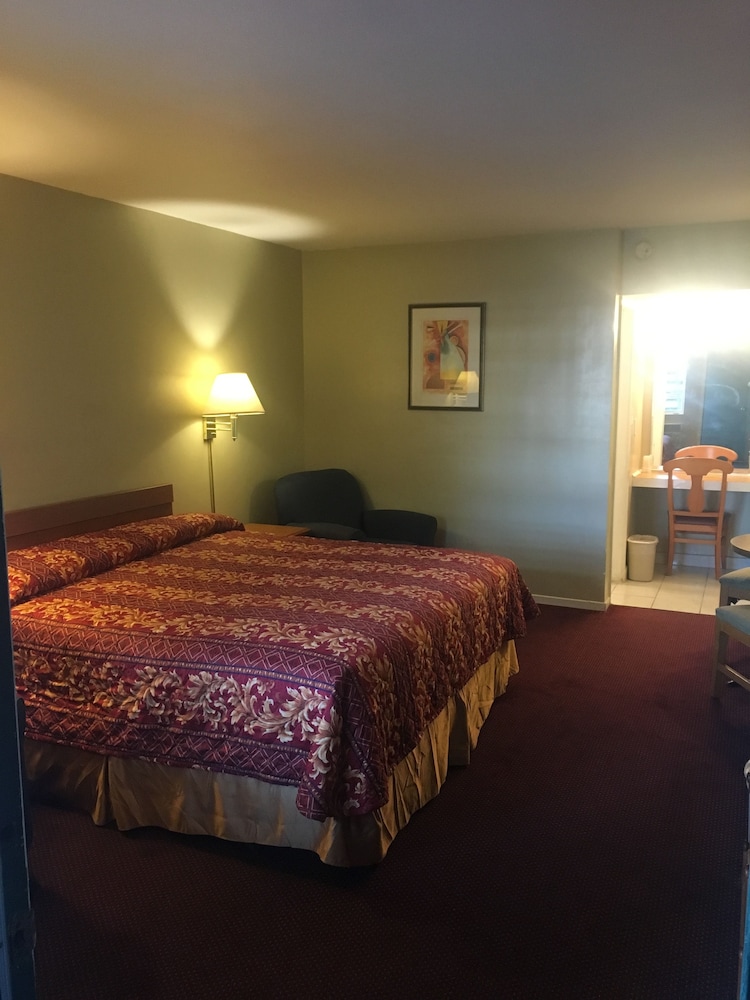 Century Inn - photo 7