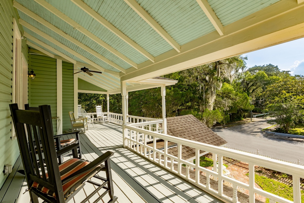 Camellia Rose Inn - photo 32