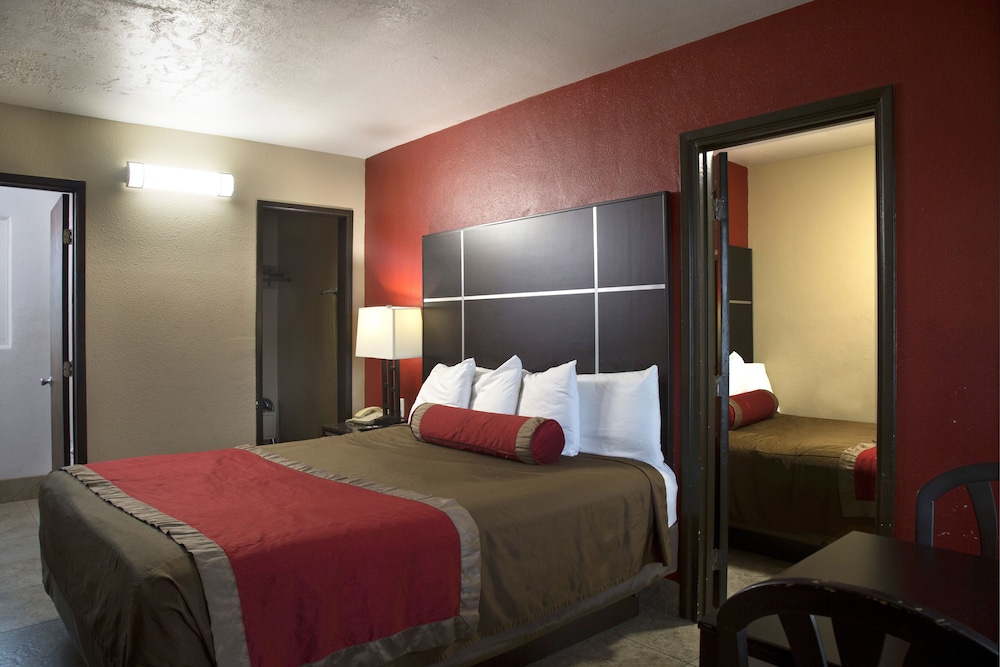 Harbor Inn & Suites - photo 11