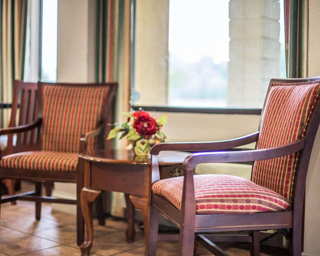 Econo Lodge Inn & Suites Columbus near Fort Benning - photo 10