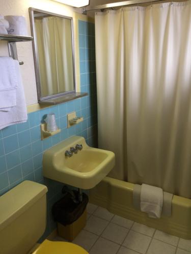 Crystal Sands Motel - photo 26