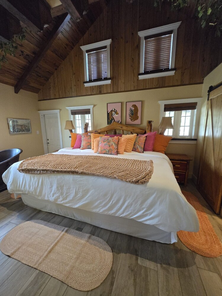 NEW Jungle Paradise Treehouse Suite With Resort Amenities Elevator Access Outdoor Kitchen Lagoon Lazy River Pool RV Hook up - photo 18