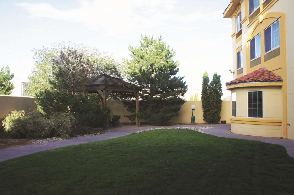 La Quinta Inn & Suites by Wyndham Albuquerque Midtown - photo 5