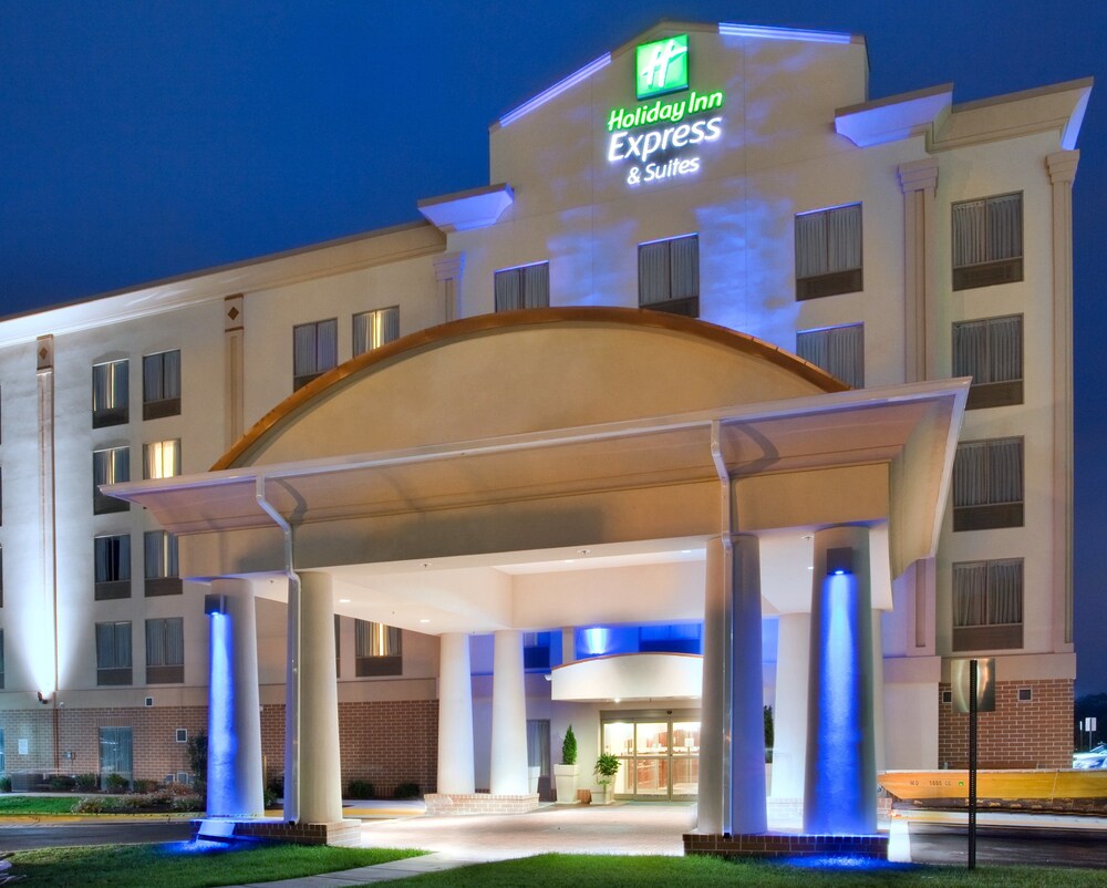 Holiday Inn Express Hotel & Suites Fredericksburg by IHG — hotel in Fredericksburg