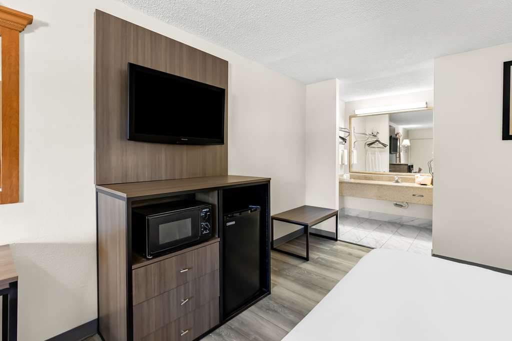 Quality Inn Middleburg Heights near Cleveland Airport - photo 18