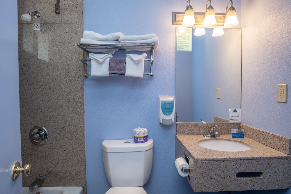 Aqua Breeze Inn - photo 84
