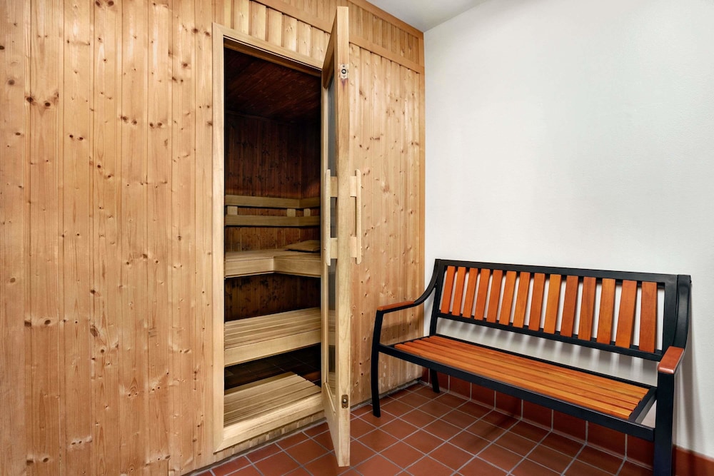 Travelodge by Wyndham Edgemont - photo 42